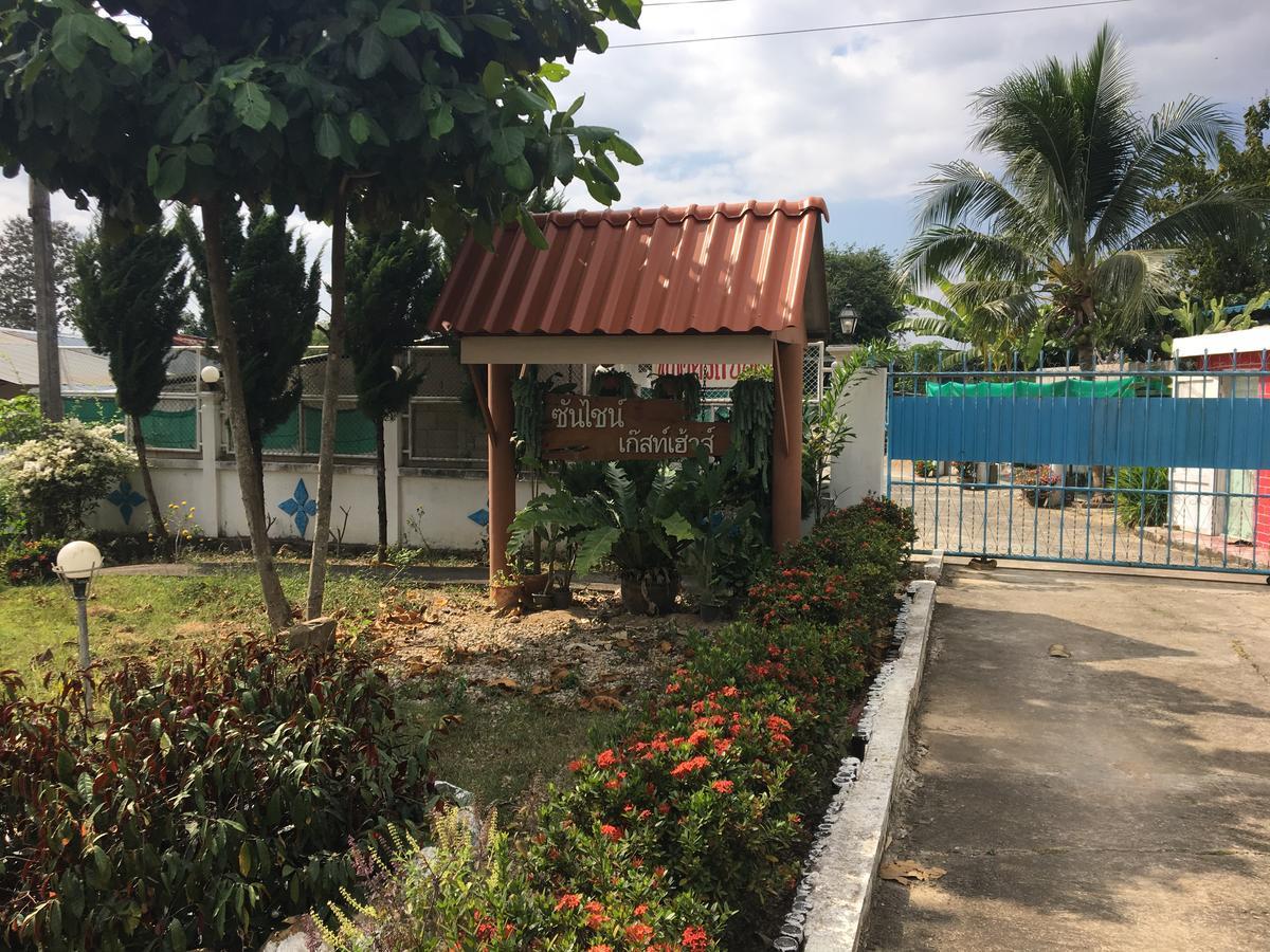Sunshine Guesthouse Mae Sot Exterior photo